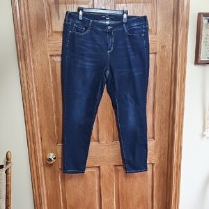 Blue Skinny Jeans with Stretch and Tapered Leg